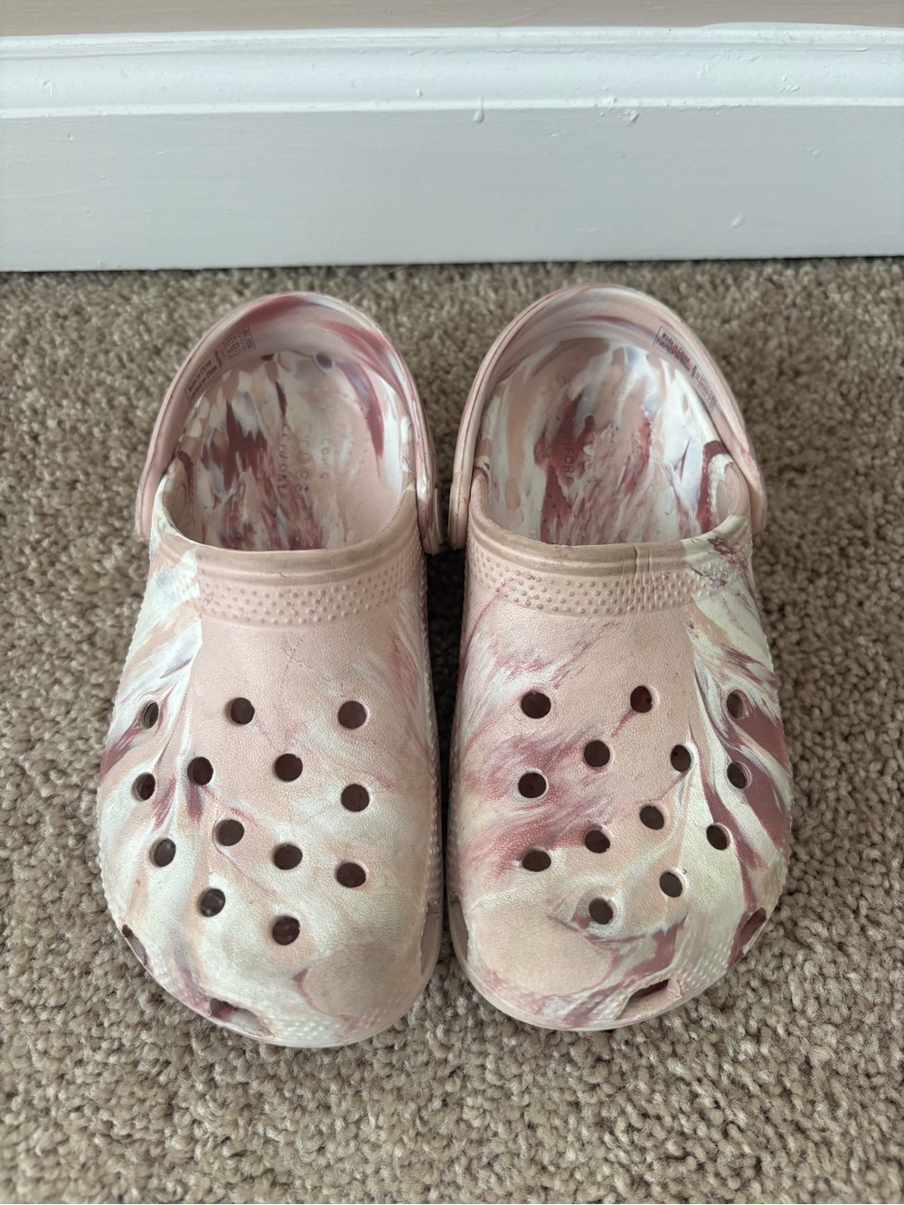 Kids Marble-Print Crocs - Pink